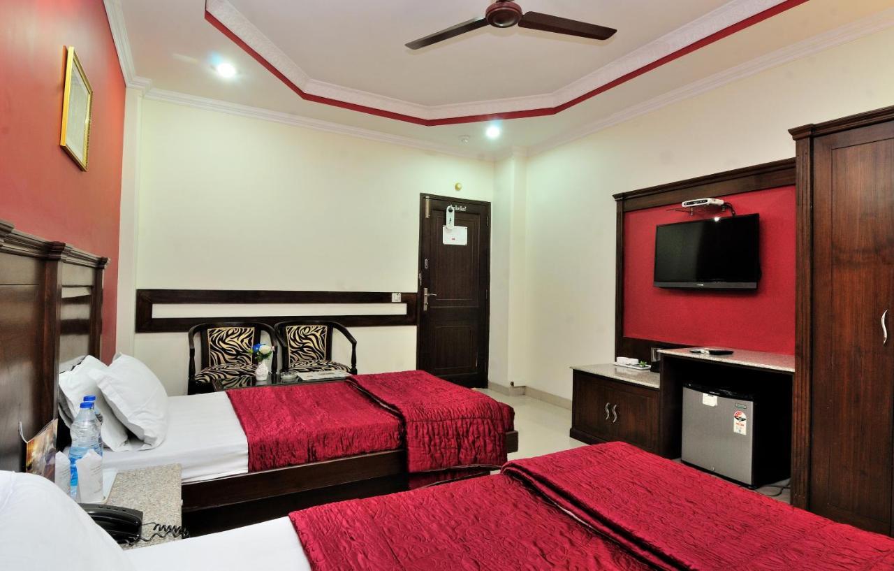 Hotel Maharaja Residency Джаландхар Экстерьер фото